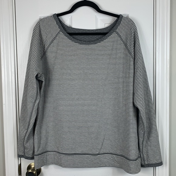 Reversible top long sleeved grey/white striped, grey/white polka dot bust 23.5” - Picture 5 of 5